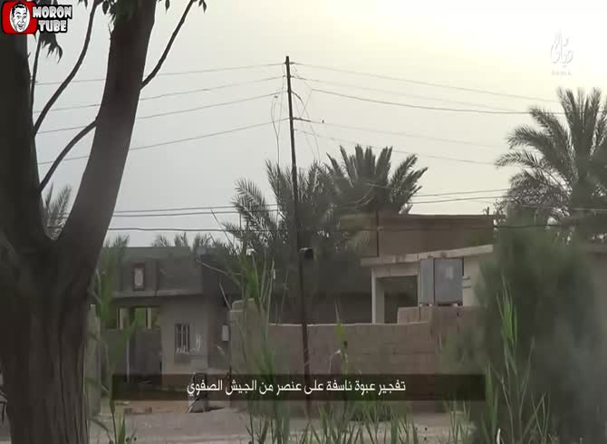 Video :A soldier taps an IED with his foot to explode it (public warning)